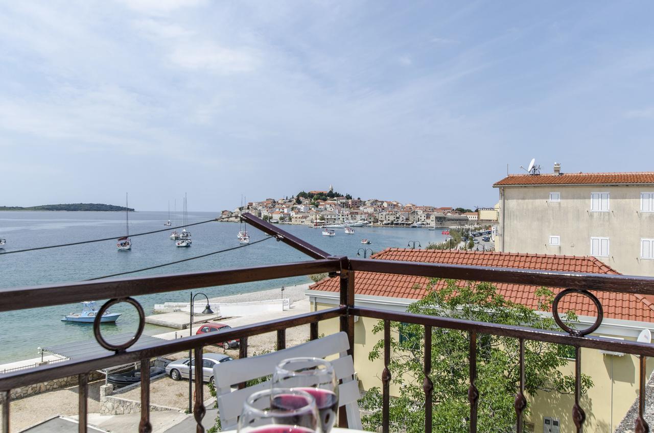 Apartment Mira Primosten Exterior photo